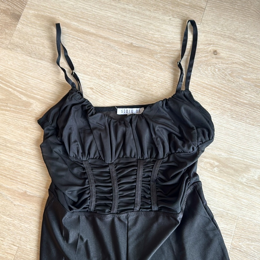 Destiny Ruched Romper NEW 🏷️ - Picture 5 of 7